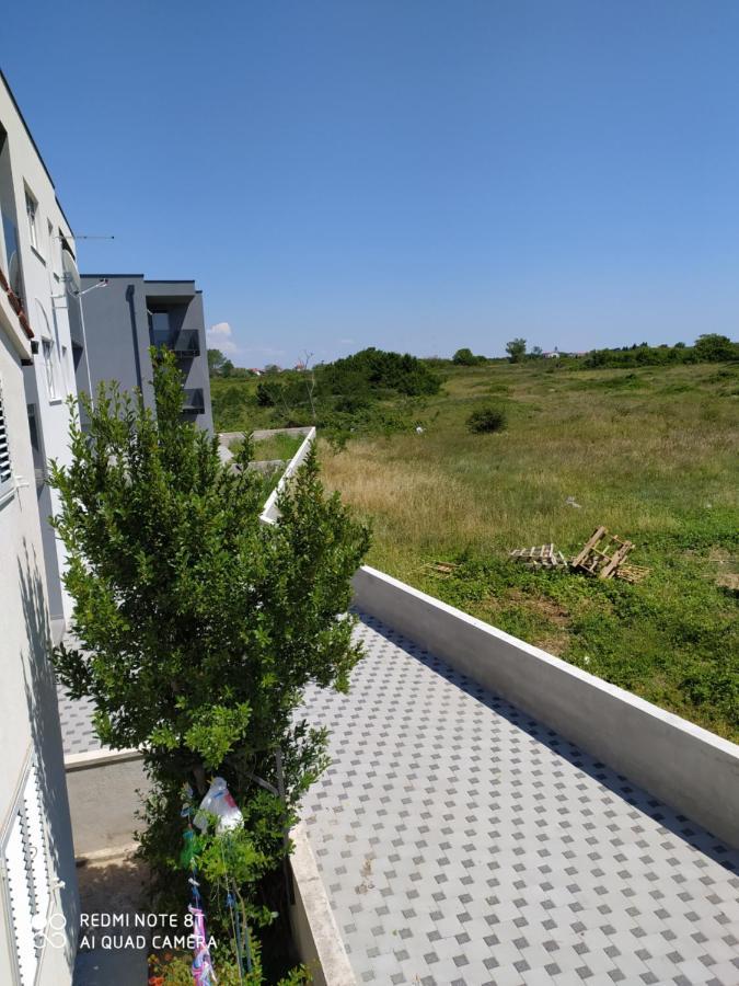 Apartman Joy Nin Exterior photo
