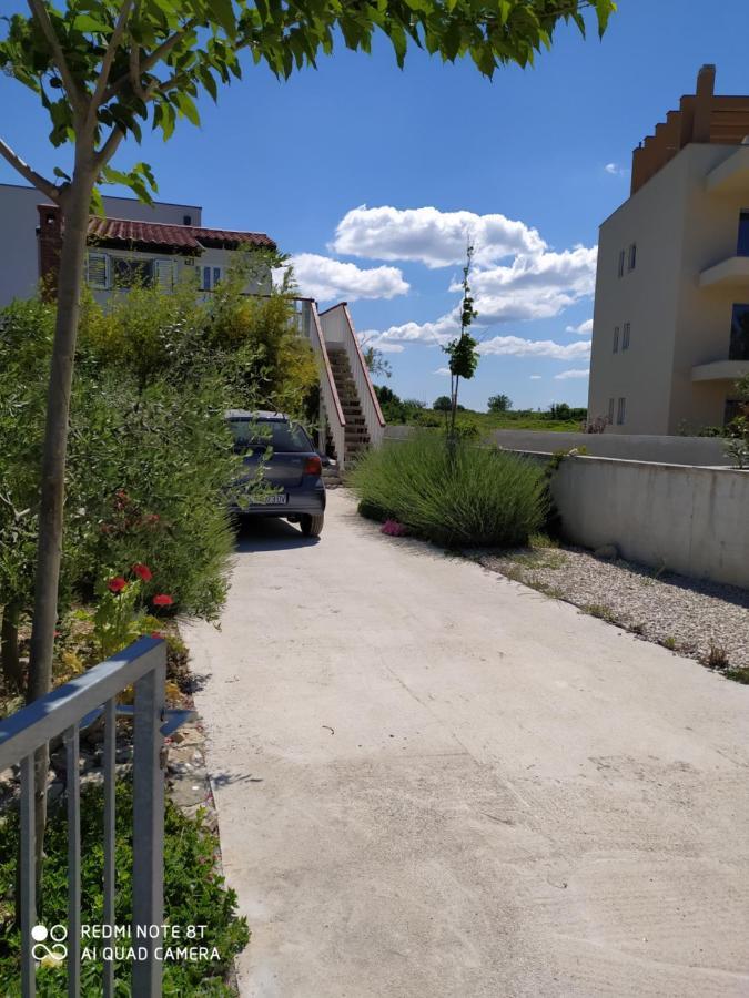 Apartman Joy Nin Exterior photo