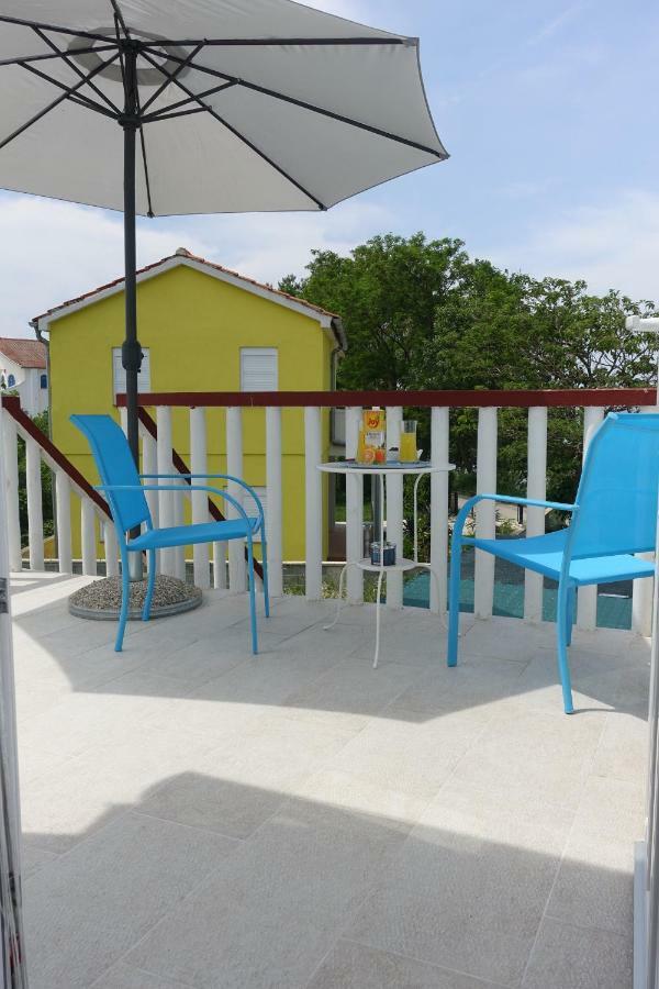 Apartman Joy Nin Exterior photo