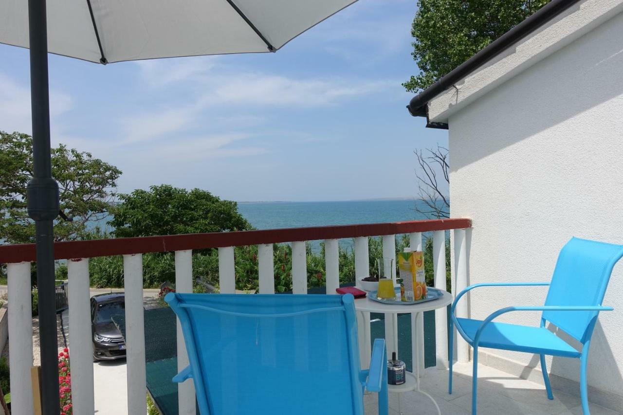 Apartman Joy Nin Exterior photo